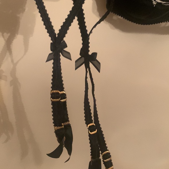 Agent provocateur black lace bra + matching garter belt 36C LINGERIE BUNDLE - Picture 9 of 16